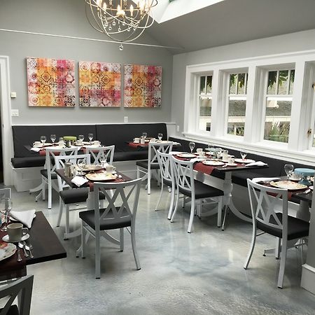 Rosewood Inn ビクトリア エクステリア 写真
