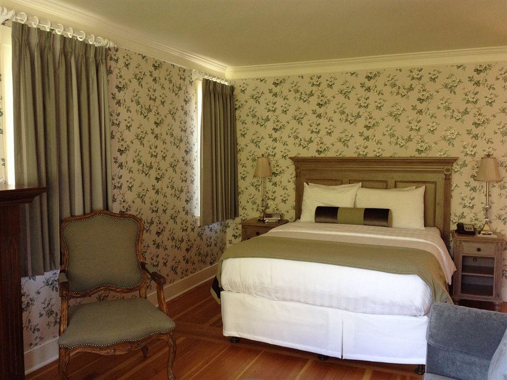 Rosewood Inn ビクトリア エクステリア 写真