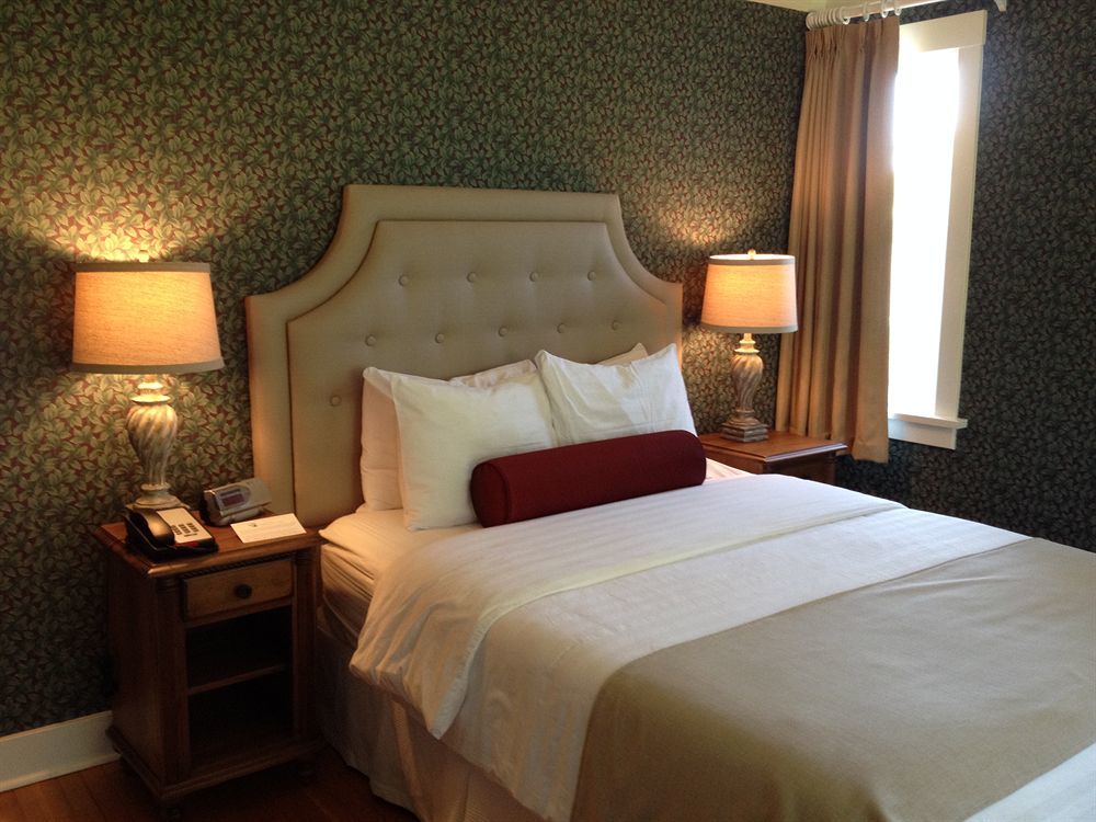 Rosewood Inn ビクトリア エクステリア 写真