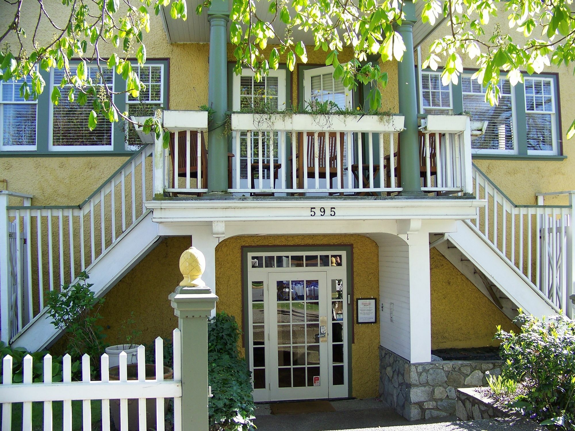 Rosewood Inn ビクトリア エクステリア 写真
